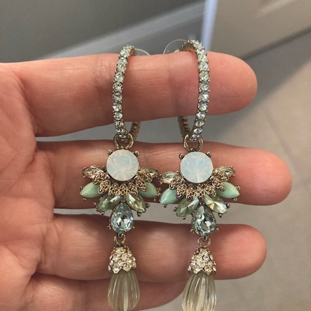 Earrings. Dazzling Beautiful Earrings. Excellent Condition. Pre Owned - Picture 4 of 16